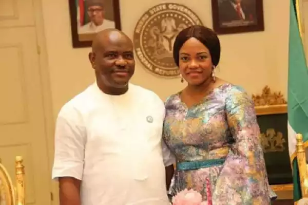 Gov. Wike & Wife, Justice Eberechi Suzzette Share A Kiss As GEJ Joins Them To Celebrate Her Birthday (Photos)